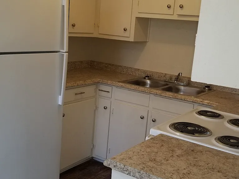 110 S Avenue M — Photo 13