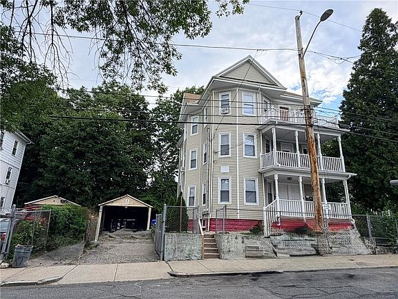 2nd image of 217 Carleton St