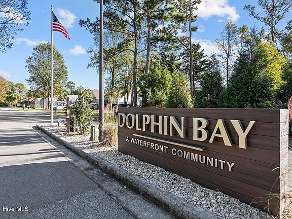 3rd image of 914 Tarpon Drive