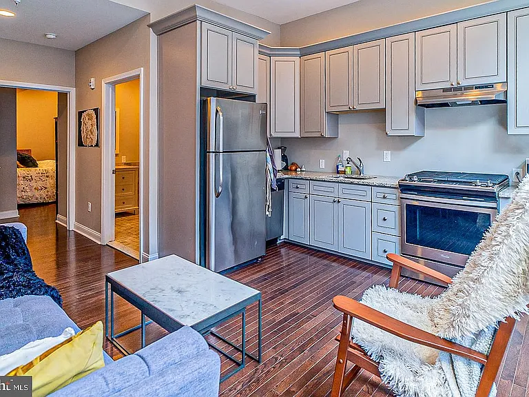 715 Sansom St #2F — Photo 3