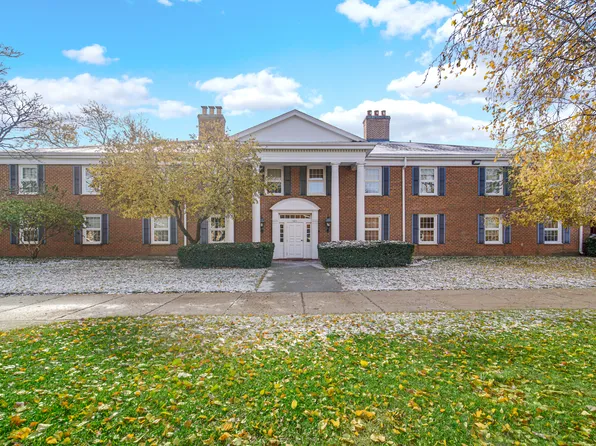 521 Coventry Ln APT 12, Crystal Lake, IL 60014