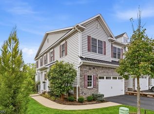 6 Lee Dr, Morristown, NJ 07960