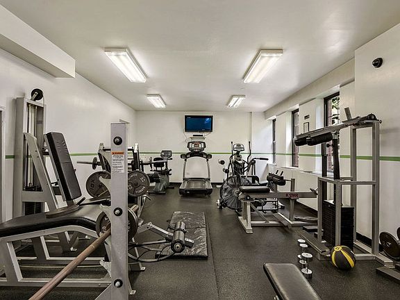 5th image of 222 W 14th St APT 9F