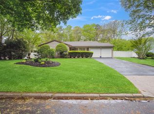 60 Chestnut St, Coram, NY 11727