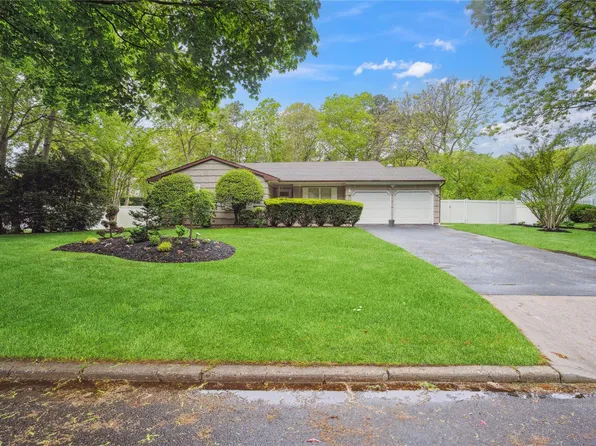 60 Chestnut Street, Coram, NY 11727