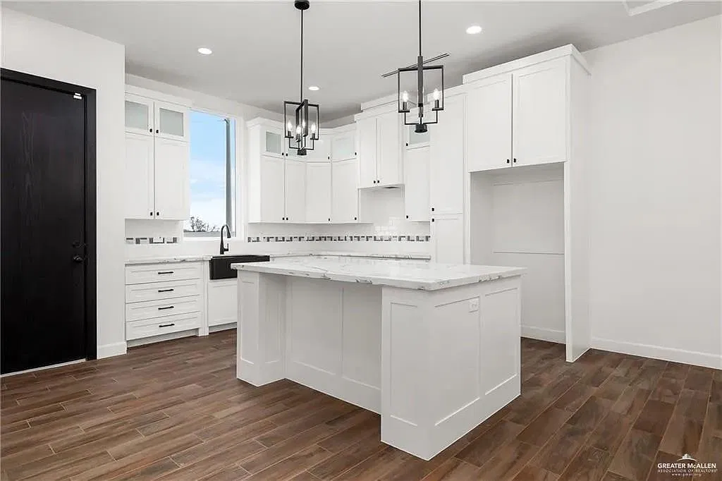 3 bed, 2.0 bath, 1500 sqft, $2,200 — Photo 4