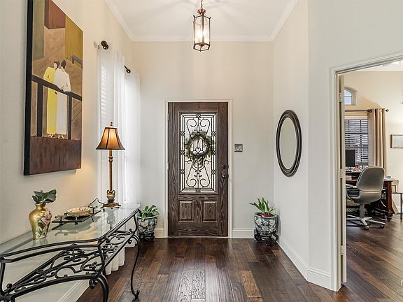 4th image of 212 Rugby Ln