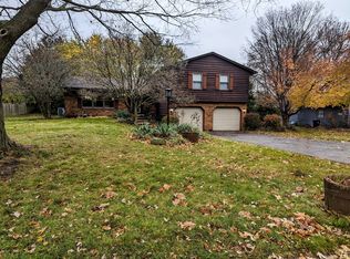 834 Surrey Ln, Algonquin, IL 60102