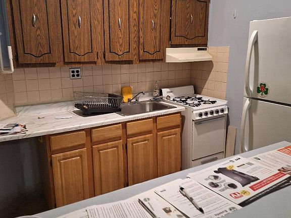4th image of 25-44 Steinway St #2F