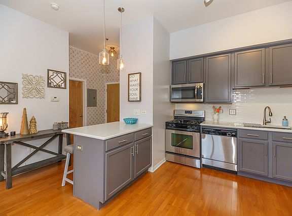 2nd image of 2915 N Clybourn Ave Unit 217