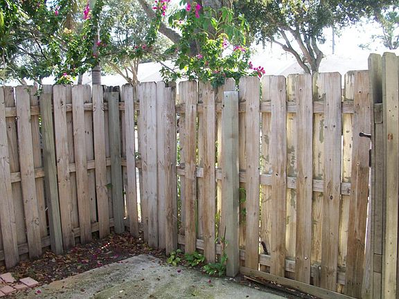 3rd image of 5219 Glencove Ln