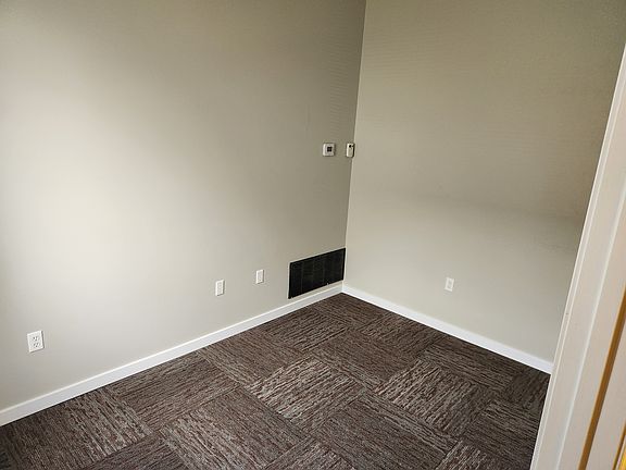 4th image of 106 W 14th St