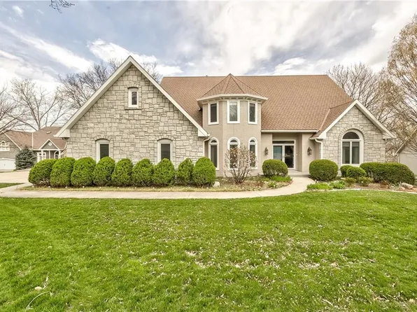 700 White Oak Ln, Kansas City, MO 64116