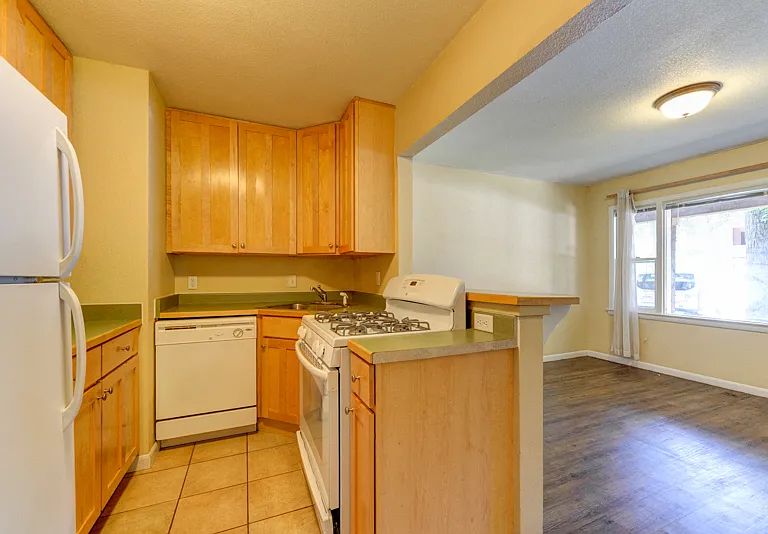 1503-1513 20th Street Kitchen and Living Room