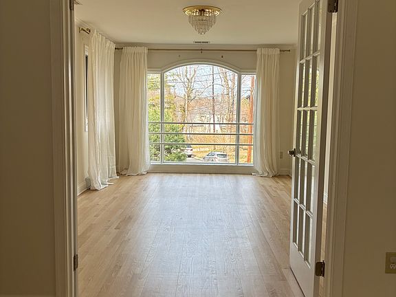 5th image of 8400 Thornden Ter