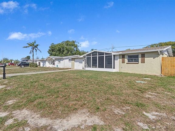 4th image of 5203 Manor Dr