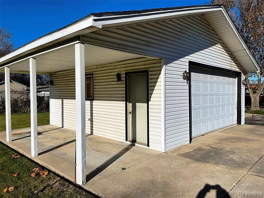 3 bed, 2.5 bath, 2039 sqft, $1,595 — Photo 3