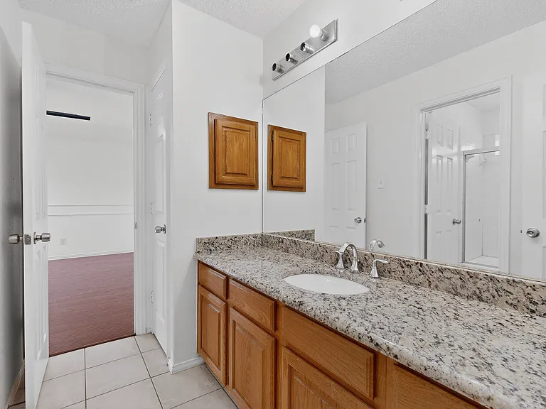 636 N Allen Rd — Photo 31