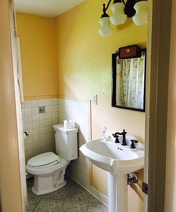 4th image of 1403 Reynolds St