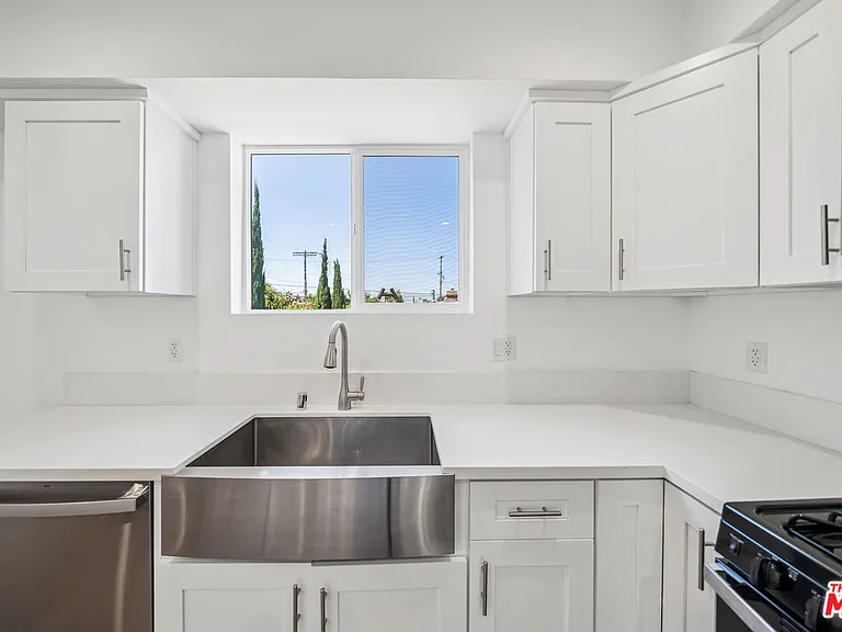 6334 1/2 Beck Ave — Photo 12