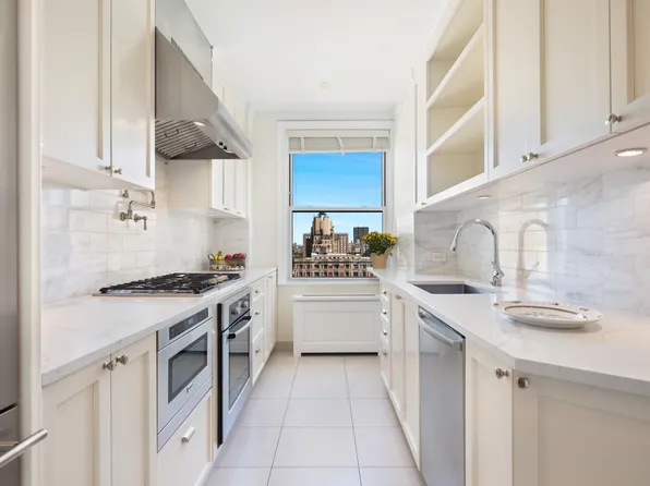 845 West End Avenue image 11 of 26