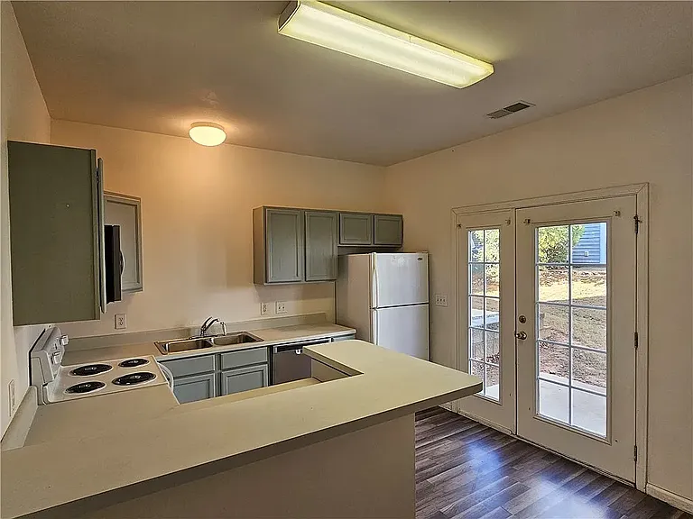 128 University Village Dr #C — Photo 4