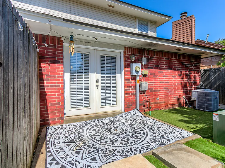 323 Potomac Dr — Photo 41
