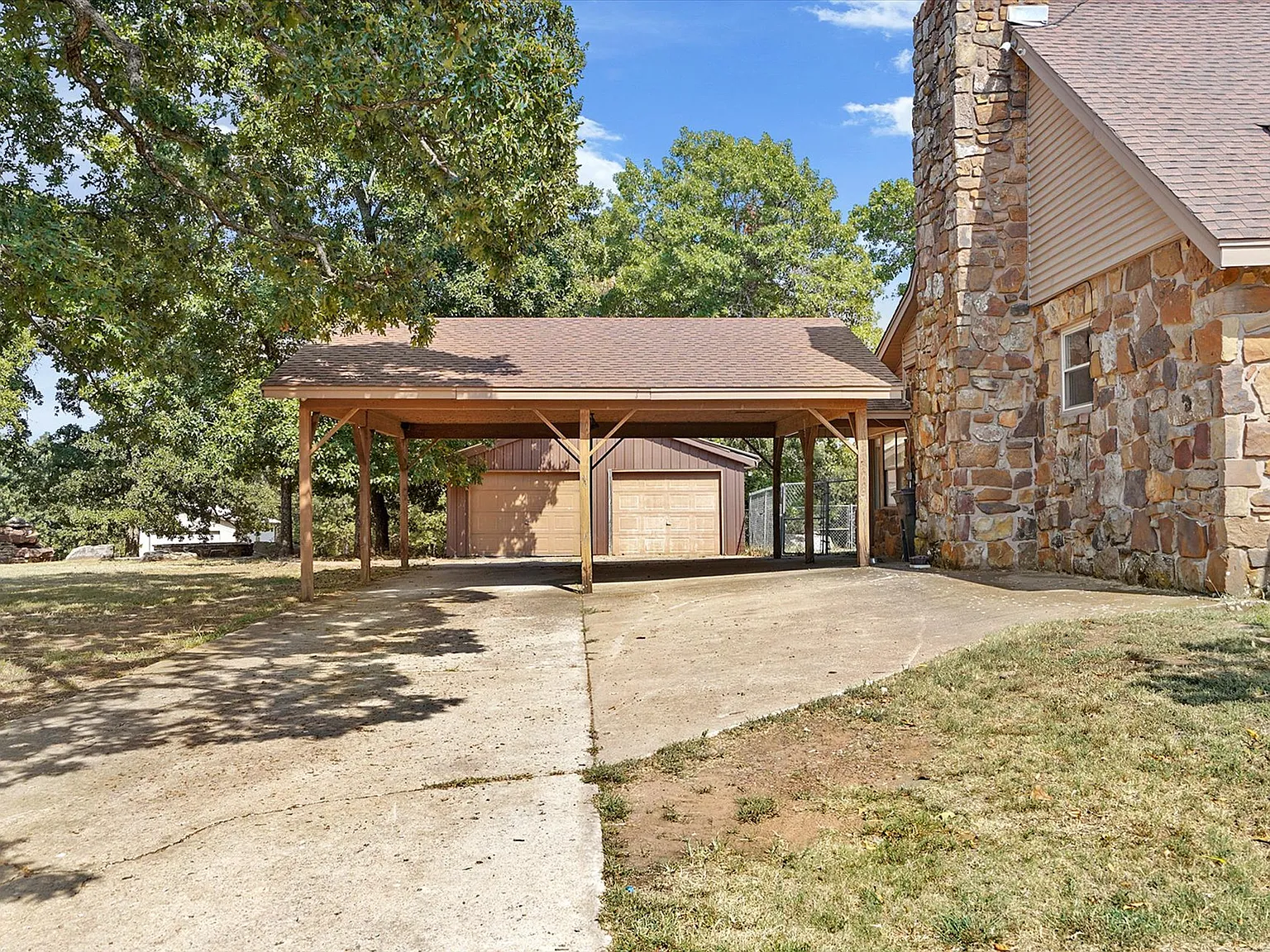 3 bed, 2.5 bath, 2560 sqft, $3,200 — Photo 3