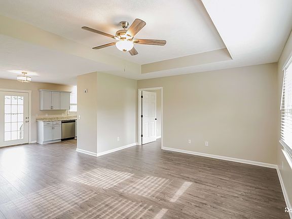 5th image of 111 Oak Hill Ct