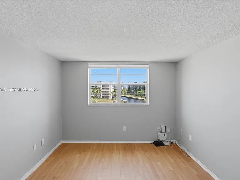 2851 Leonard Dr #J402 — Photo 21