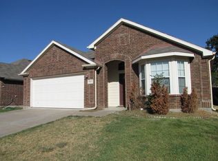 8413 Silverbell Ln, Fort Worth, TX 76140