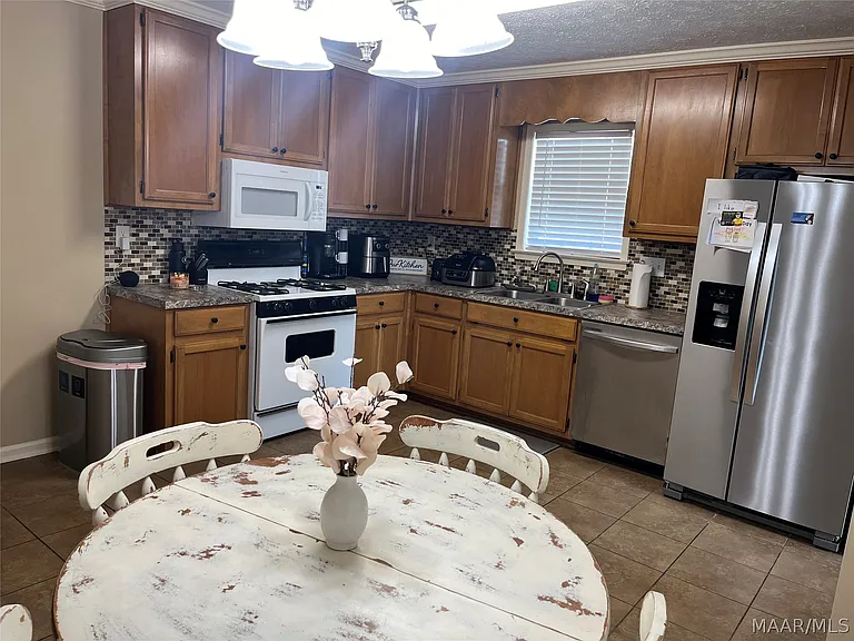 28 Willow Way — Photo 6