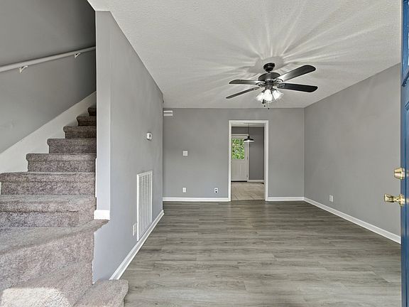 5th image of 941 Applegrove Cir
