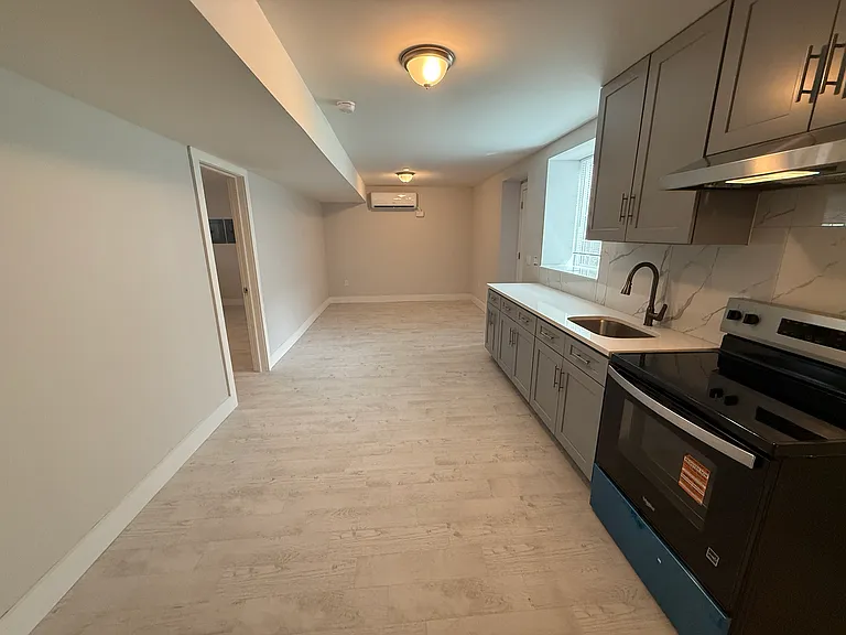 6 Ludwig St #1 — Photo 2