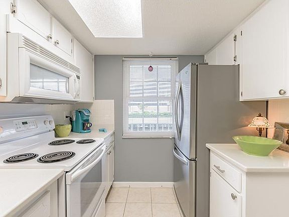5th image of 600 Glennes Ln APT 204