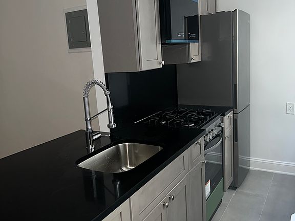 3rd image of 3510 Bainbridge Ave #2HH