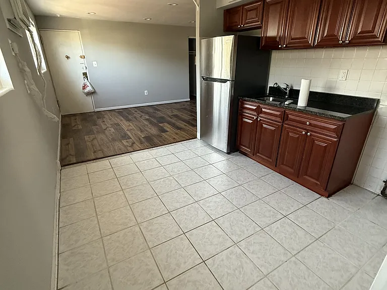 4132 Longshore Ave — Photo 1