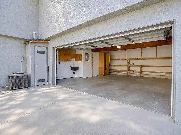 631 S Orange Ave #B — Photo 3