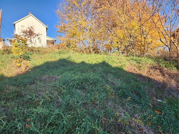 902 Wallace St, Vandergrift, PA 15690