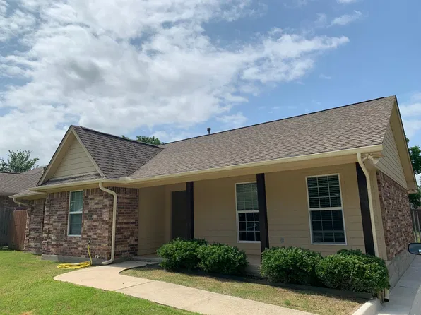 425 W Lake St, Krum, TX 76249