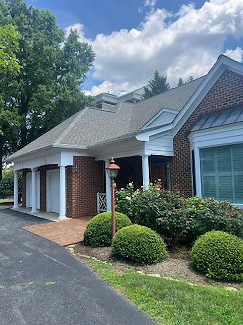 3 bed, 3.5 bath, 4311 sqft, $6,000 — Photo 2