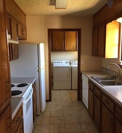 4th image of 509 E Taos St
