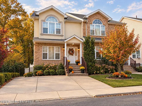 88 Santa Monica Ln, Staten Island, NY 10309