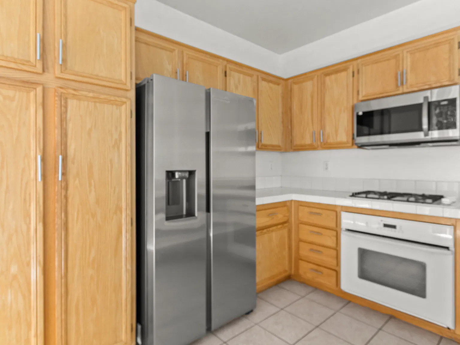 5 bed, 2060 sqft, $2,700 — Photo 4