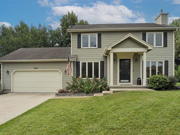 3rd image of 921 SE Peterson Dr