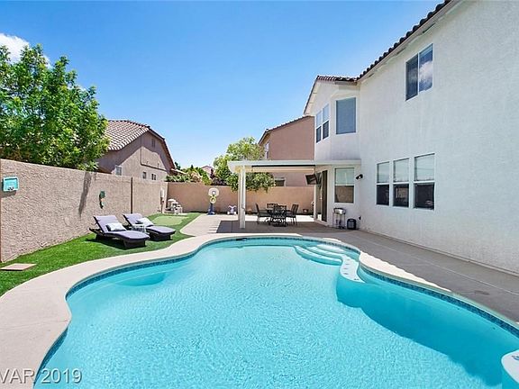 Relax in your swimming pool, lounge on the syn yard, practice your putting or just relax under the shade of your covered patio.