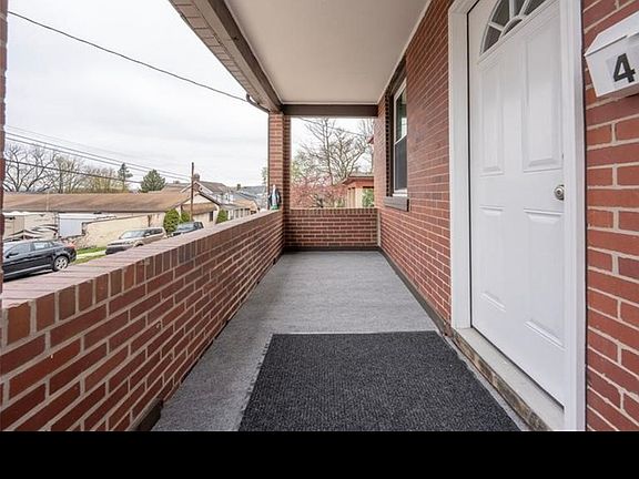 5th image of 447 Steck St
