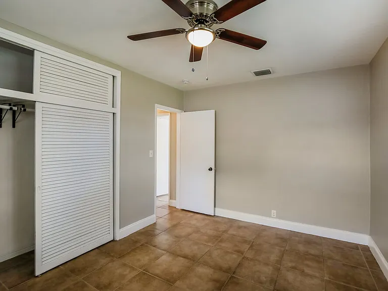 1810 De Soto Dr — Photo 13