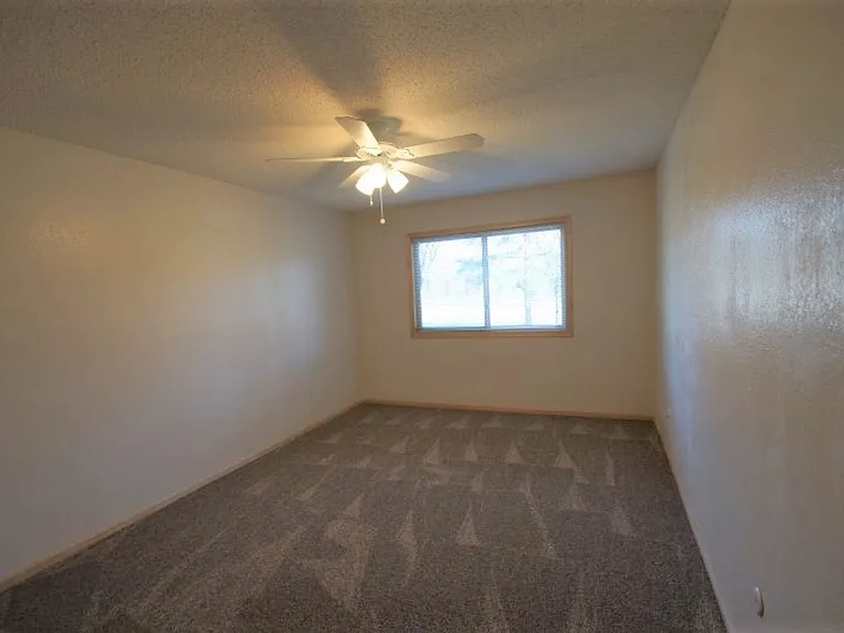 Larpenteur Estates Apartments — Photo 81