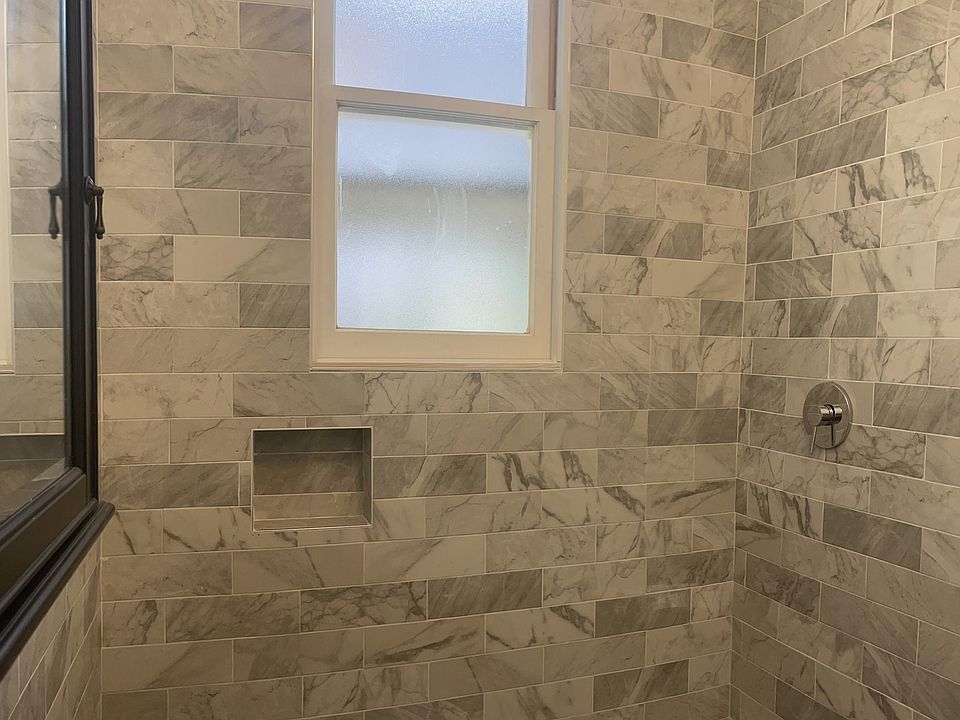 2nd image of 499 Steiner St #3